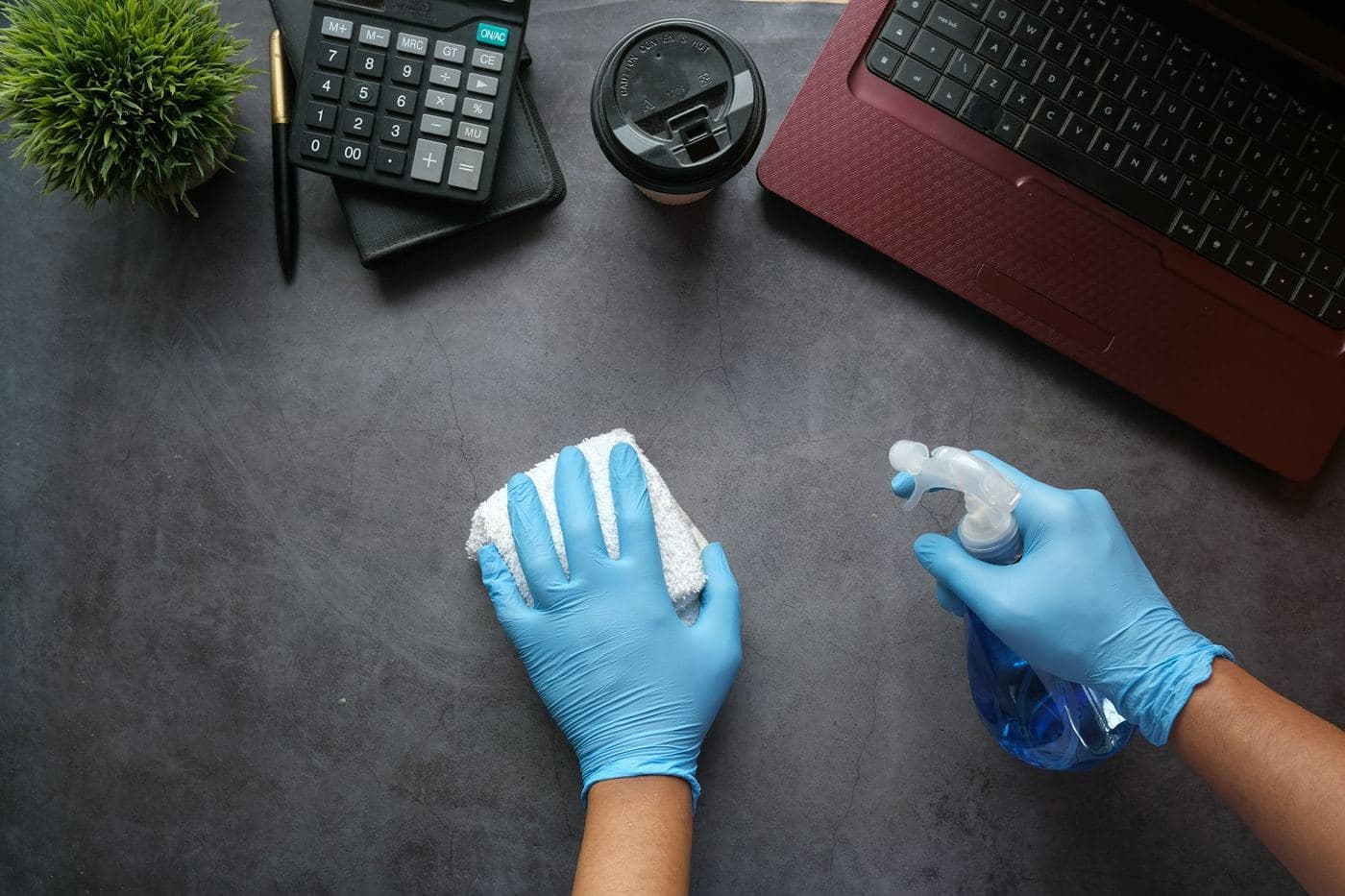 Reinigung einer Arbeitsfläche