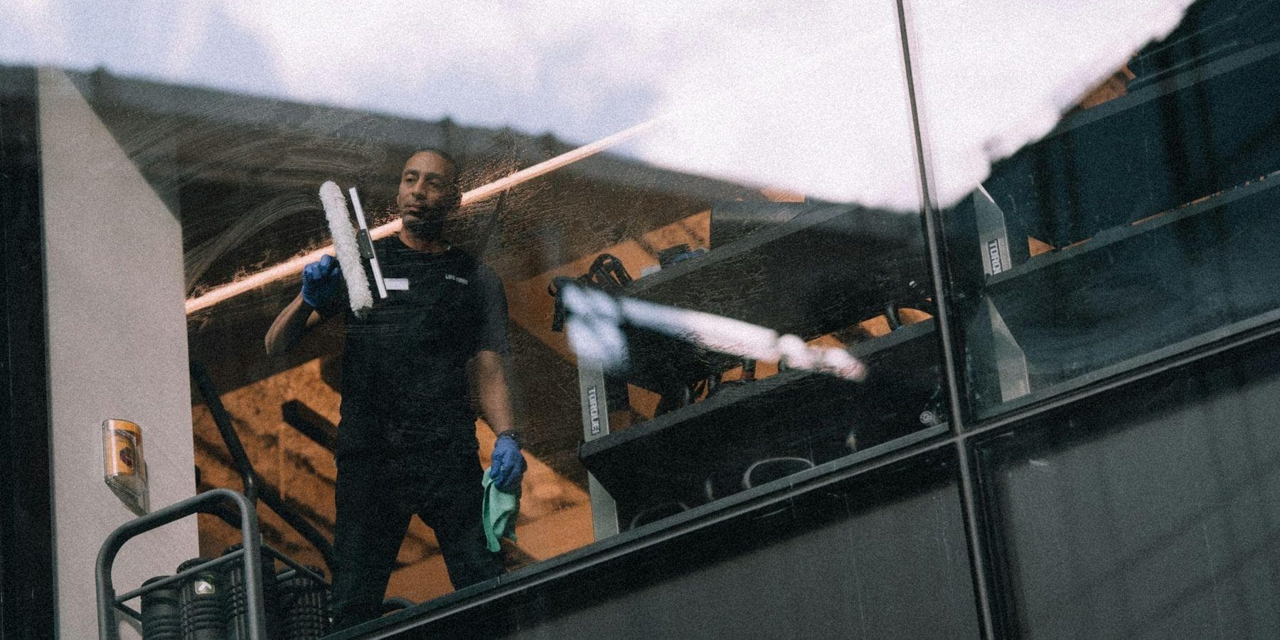 Window cleaning on a facade