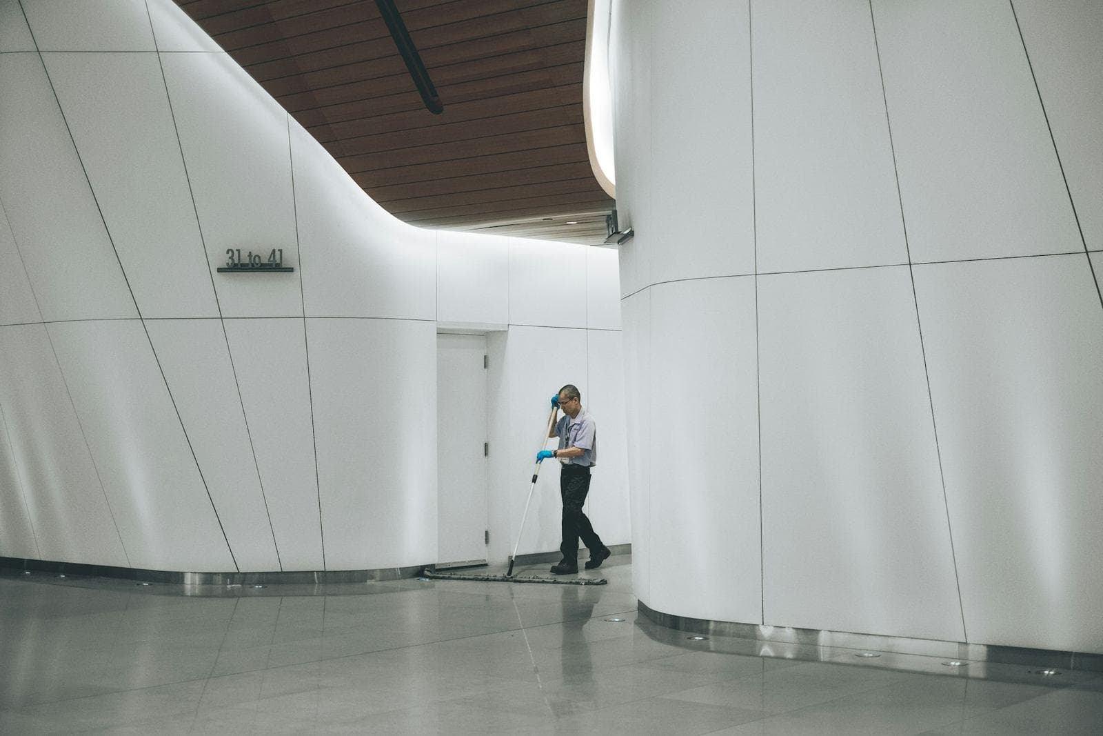 Maintenance cleaning in an apartment building